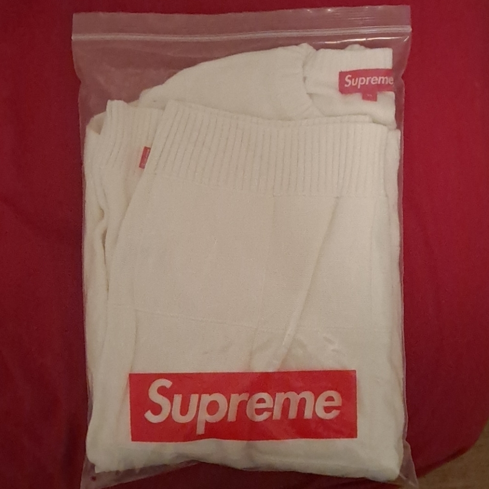 Supreme sweater XL